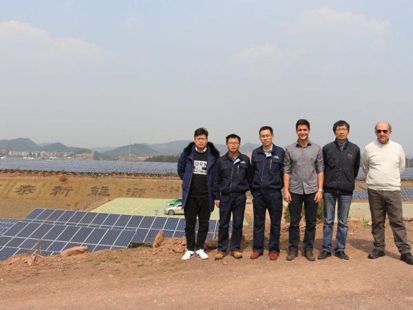 Rafael Motta visita fazenda de energia solar na China