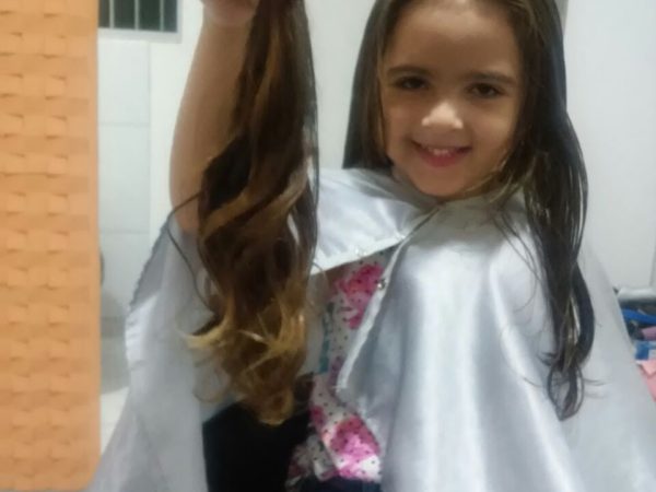 Maria Clara Araújo do Nascimento cortou o cabelo pela primeira vez - Foto: Divulgação