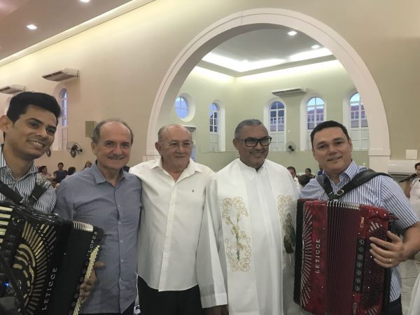 Rodolfo Lopes, Cláudio Santos, Vivaldo Costa, Padre Tadeu e Amazan Silva – Foto: Divulgação
