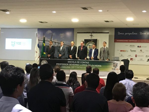 Evento conta com prefeitos, presidentes de câmaras municipais e demais participantes (Foto: Divulgação)