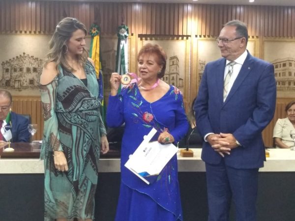 Vereadora Júlia Arruda, desembargadora, Zeneide Bezerra e o parlamentar Raniere Barbosa - Foto: Divulgação