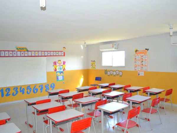 A mudança é visível: escolas reformadas e climatizadas. — Foto: Divulgação