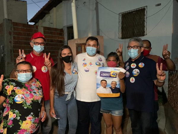 Dr. Tadeu se comprometeu em estar sensível às causas do bairro, situado na Zona Leste da cidade — Foto: Divulgação