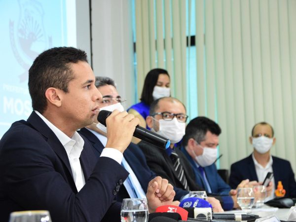 O prefeito Allyson reforçou que a gestão busca tratar todos os assuntos com transparência. — Foto: Célio Duarte