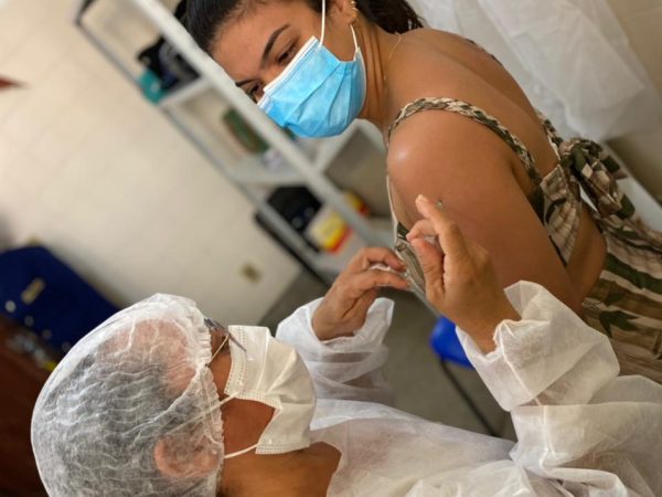 Ainda serão aplicadas mais 200 doses em profissionais do Hospital Regional do Seridó. — Foto: Divulgação