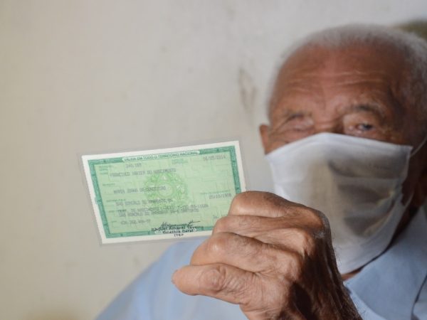 O município deu início à imunização em idosos com 90 anos ou mais. — Foto: Júnior Santos