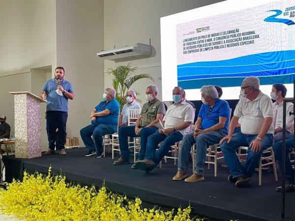 O prefeito destacou a assinatura do convênio do Complexo Industrial de Serviços e Comércio do Seridó (CISCOM) — Foto: Divulgação