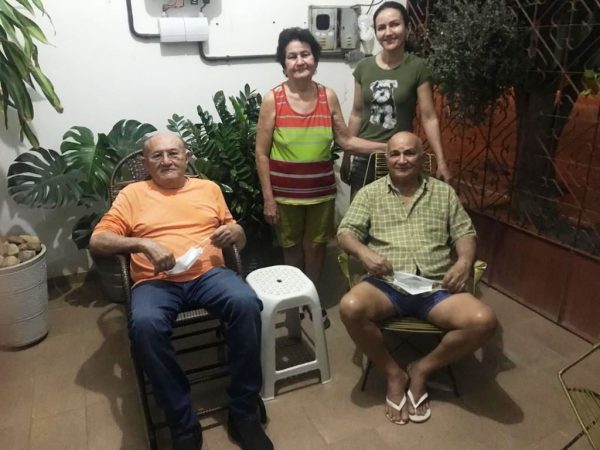 Além de João Lázaro, estavam no café da tarde a esposa e sua filha. — Foto: Divulgação