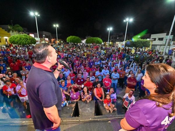 Passeata ganhou as ruas de Parelhas com o maior comício da campanha. — Foto: Divulgação