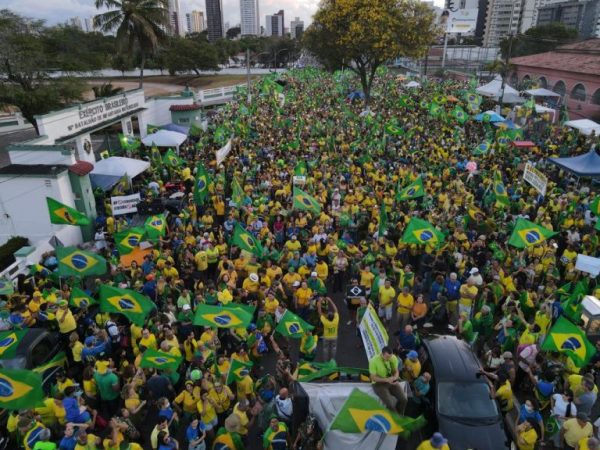 Manifestantes protestam em Natal contra Lula neste feriado da Proclamação da República. — Foto: Reprodução