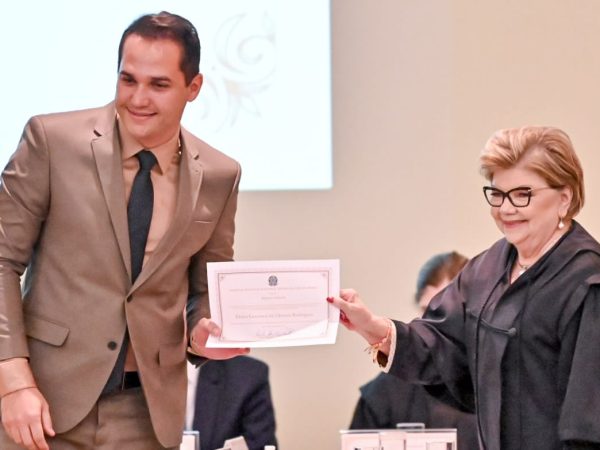 O deputado foi agraciado com o certificado do TRE/RN depois de ter a prestação de contas aprovadas. — Foto: Divulgação