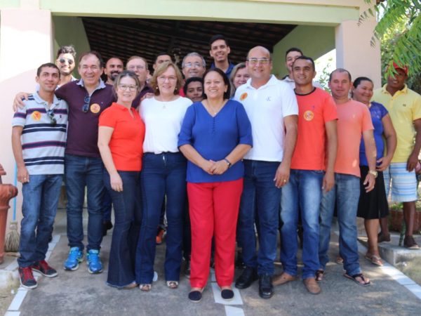 Zenaide Maia e o grupo político da cidade de Brejinho, comandado pela vice-prefeita Linda Elza (Foto: Divulgação)