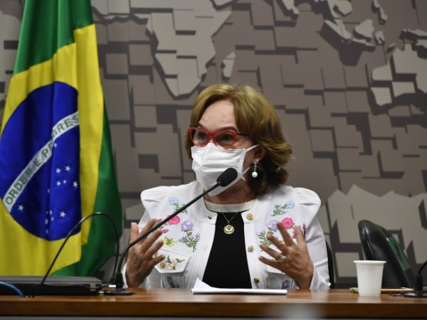 Para a senadora, é grave que R$ 285 milhões tenham sido gastos em campanhas que se tornaram inócuas, com os maus exemplos de Bolsonaro — Foto: Agência Senado