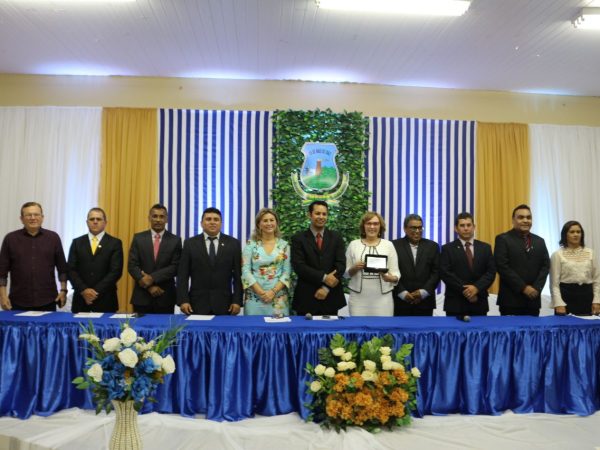 Zenaide Maia recebeu o Título de Cidadã Messiense e medalha de honra ao mérito (Foto: Divulgação/Assessoria)