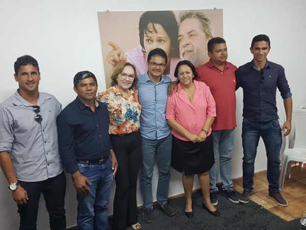 Grupo formado pelo prefeito Adeilson Gomes na tarde desta sexta-feira, dia 3, em Natal (Foto: Divulgação)