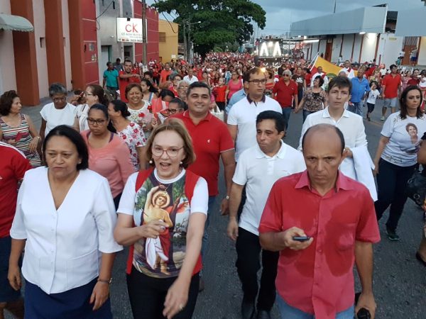 A senadora Zenaide esteve acompanhada da governadora Fátima Bezerra, além de lideranças políticas — Foto: Divulgação