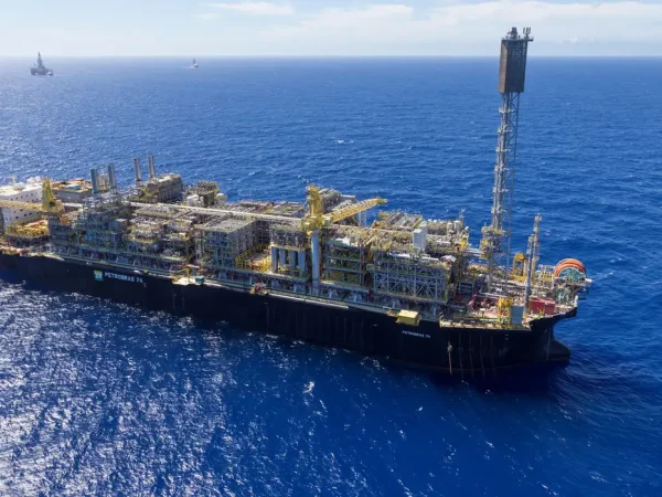 Santos (SP) 25/03/2025 - A plataforma P-74, que opera no pré-sal da Bacia de Santos, é uma das que capturam e reinjetam CO2. Foto: André Ribeiro/Agência Petrobras