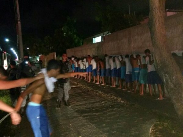 116 presos fizeram fila para entrar na Cadeia Pública de Natal (Foto: Anderson Barbosa/G1)