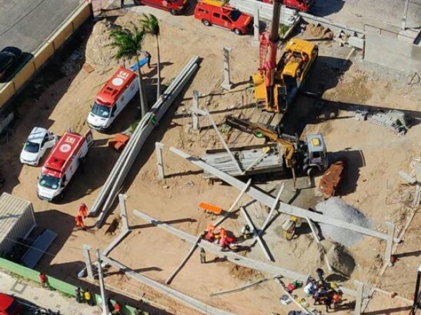 Estrutura de pré-moldados desaba em obra e atinge dois trabalhadores na Zona Sul de Natal — Foto: Cedida