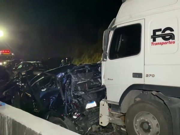 Acidente entre seis veículos em Caaporã, PB — Foto: Reprodução/TV Cabo Branco