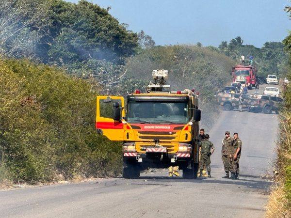 Corpo de Bombeiros atende ocorrência após queda de caça da FAB na Grande Natal — Foto: Sérgio Henrique Santos/Inter TV Cabugi