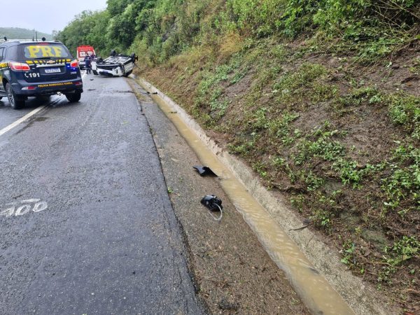 Capotamento ocorreu no km-121 da BR-230 — Foto: Divulgação/PRF