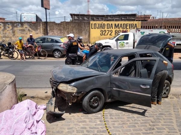 Carro atingiu moto ao fazer conversão à esquerda, em Parnamirim, na Grande Natal. — Foto: CPRE/Divulgação