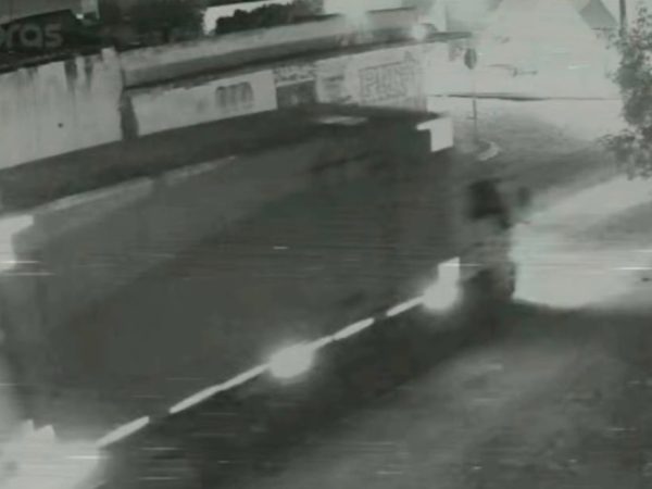 Mulher morre após moto colidir com caminhão na BR-104, entre Nova Floresta e Jaçanã — Foto: Reprodução