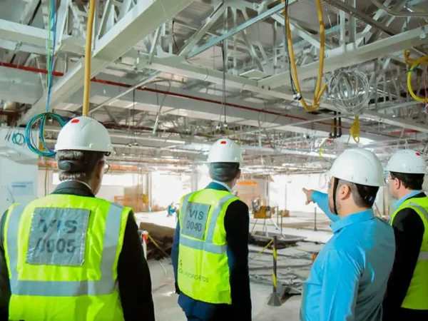 Brasília (DF) 21/01/2025 - Ministro Silvio Costa Filho visita obras de ampliação do aeroporto de Foz do Iguaçu - 
Foto: Vosmar Rosa/MPor