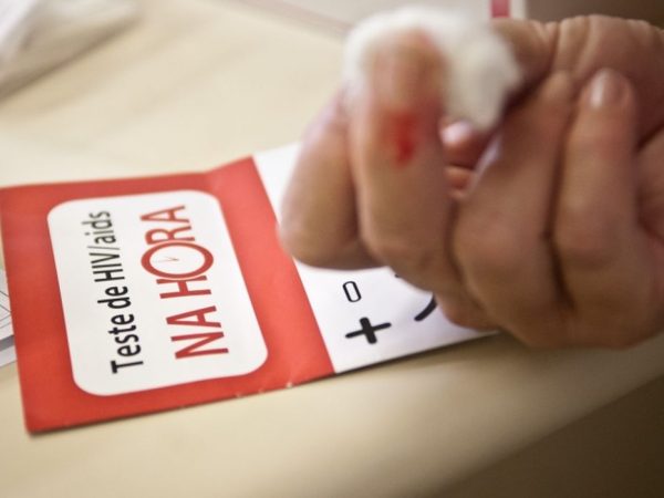 Teste rápido para HIV/AIDS.