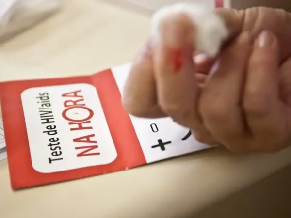 Teste rápido para HIV/AIDS.