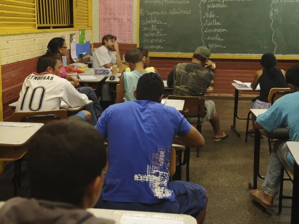 Aumenta número de jovens pobres que concluem o ensino médio
