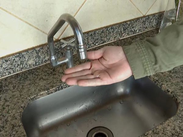 Falta água nesta quinta-feira (6) em alguns bairros de Santa Rita, PB — Foto: Aurélio Sal/EPTV