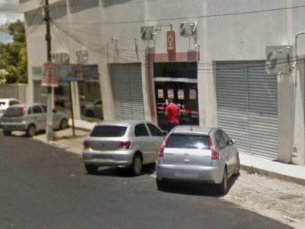 Homens decidiram fugir levando apenas R$ 350 que pertenciam ao próprio gerente, bem como outros pertences pessoais (Foto: Reprodução / Google Maps)