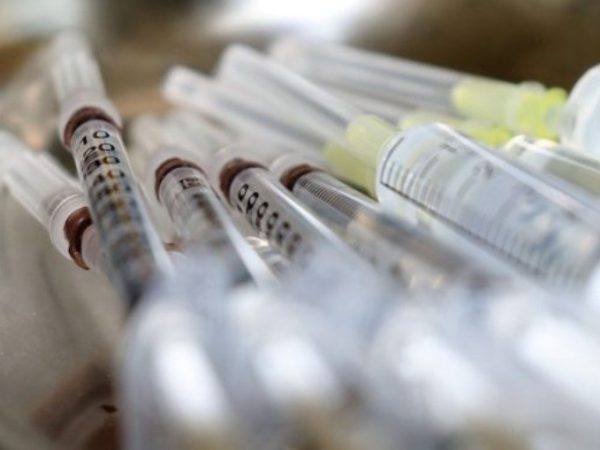 Profissional de saúde foi vacinado com imunizante Pfizer/BioNTech e está assintomático — Foto: Pixabay