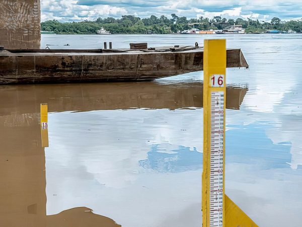 Seca no Amazonas - A crise hídrica reduziu drasticamente o volume dos rios na região Norte, causando forte seca em toda a região amazônica, como no Rio Madeira - Foto: Defesa Civil/Porto Velho