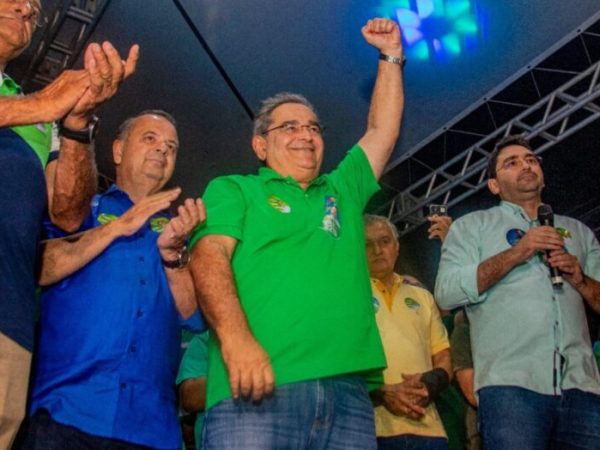 Prefeito Álvaro Dias com Rogério Marinho (PL), candidato ao Senado, e o filho Adjuto, candidato a deputado pelo MDB. — Foto: Reprodução