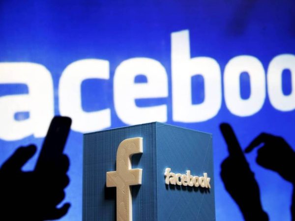 O Facebook também irá disponibilizar junto com a notícia o logo do site jornalístico que publicou a informação (Dado Ruvic/Reuters/Reuters)