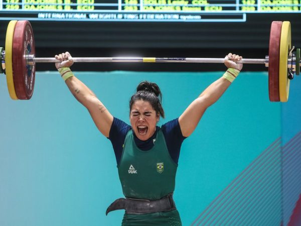 04.10.2022 - Jogos Sul-americanos Assunção 2022 - Levantamento de peso - 76kg Feminino - Na foto a atleta Amanda da Costa. Foto: Gaspar Nóbrega/COB