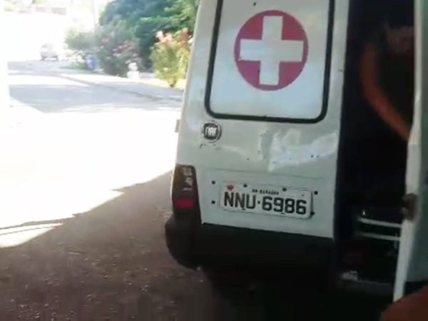 Ambulância foi interceptada por criminosos a caminho de Mossoró (Foto: PM/Divulgação)