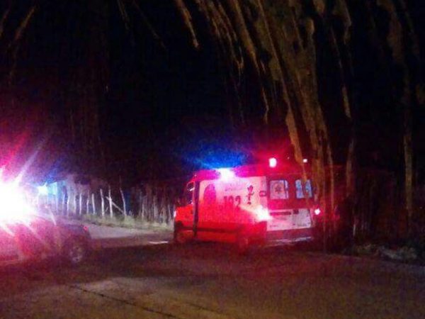 Em Macaíba, ambulâncias do Samu socorreram duas pessoas baleadas; uma terceira, morreu no local (Foto: Divulgação/PM)