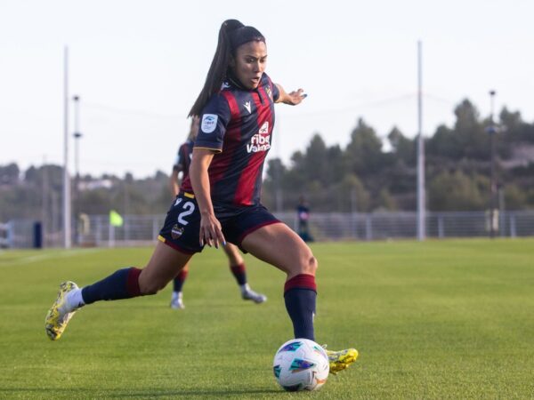 Antonia é titular do Levante e da seleção brasileira — Foto: Josele Bort/Levante