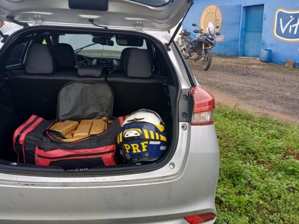 PRF apreende drogas em veículo roubado — Foto: Divulgação/PRF