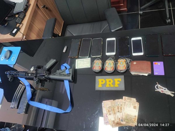 Celulares, dinheiro e arma encontrado com fugitivos de Mossoró no Pará — Foto: Reprodução/PRF