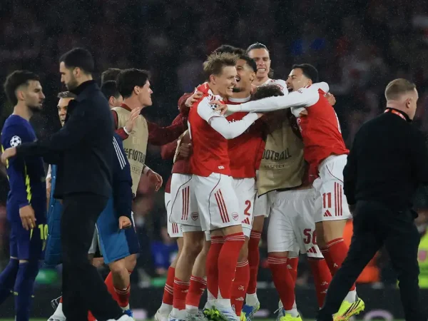 Jogadores do Arsenal comemoram vitória sobre o Atlético de Madri
5 de maio de 2026
Action Images via Reuters/Paul Childs