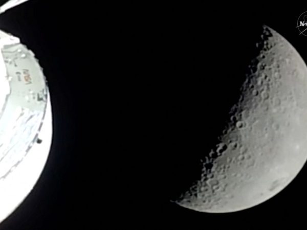 Cápsula Orion da missão Artemis 2 atinge sua maior distância da Terra
(imagem vídeo)
06/04/2026
NASA/Handout via REUTERS