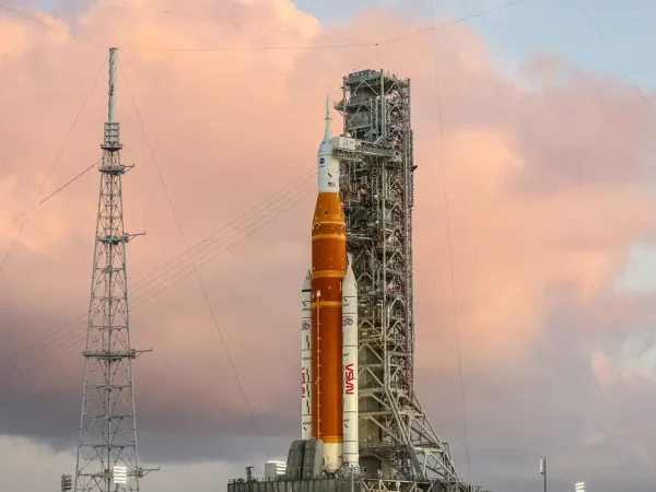 NASA's Artemis II lunar flyby mission, with the next-generation moon rocket, the Space Launch System (SLS) rocket and the Orion crew capsule, on Pad 39B ahead of the launch of the Artemis II mission at the Kennedy Space Center in Cape Canaveral, Florida, U.S.,  March 31, 2026.    REUTERS/Brendan McDermid      REFILE - CORRECTING INFORMATION FROM