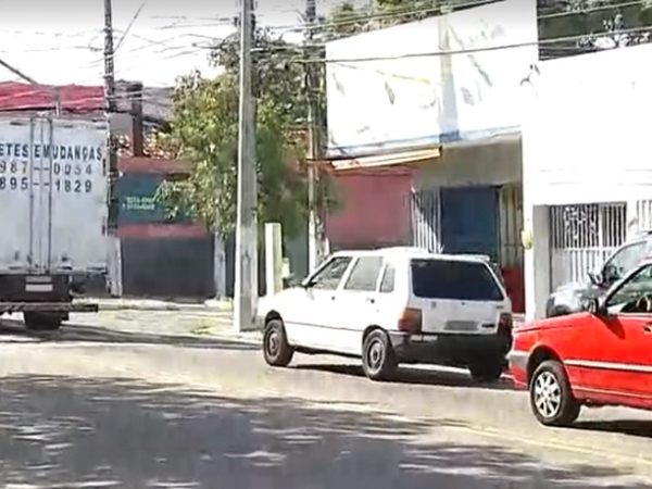 Suspeito de assalto foi morto por pessoa não identificada que perseguiu dupla, no bairro Alecrim. — Foto: Reprodução/Inter TV Cabugi