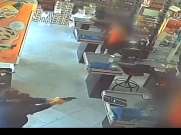 Vídeo mostra assassinato de operador de caixa dentro de supermercado no RN. — Foto: Reprodução