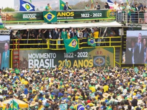 Segundo interlocutores de Lula, o PT vai tentar trabalhar em duas frentes para amenizar os frutos eleitorais de Bolsonaro com os desfiles. — Foto: Reprodução